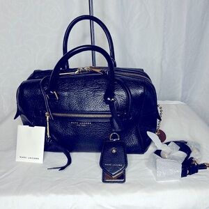 MARC JACOBS black BAULETTO  pebbled genuine leather satchel handbag.